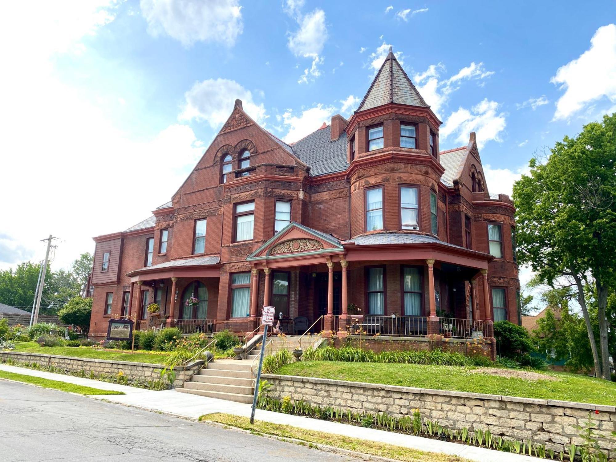 Vineyard Mansion B&B セント・ジョセフ エクステリア 写真