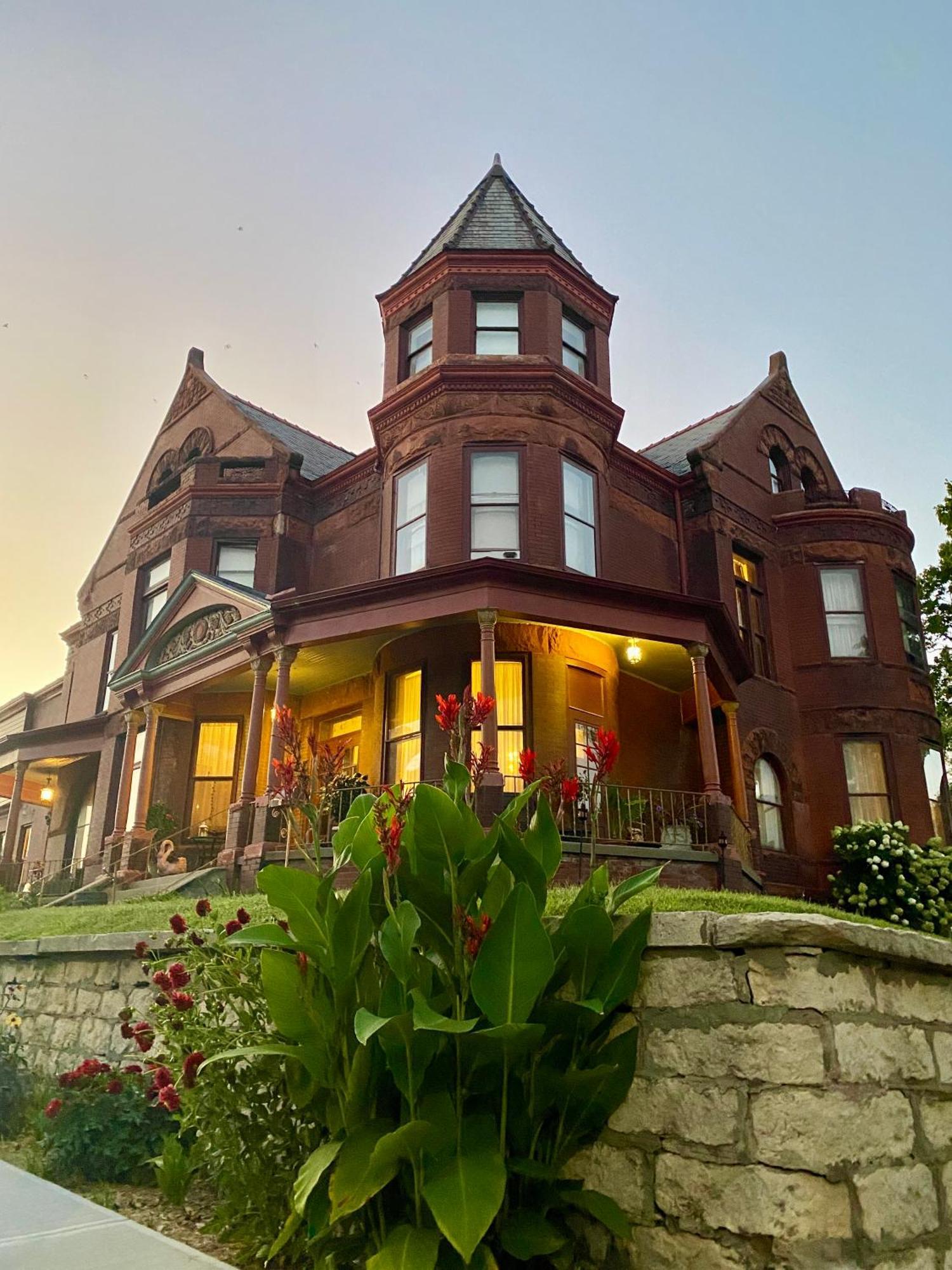 Vineyard Mansion B&B セント・ジョセフ エクステリア 写真