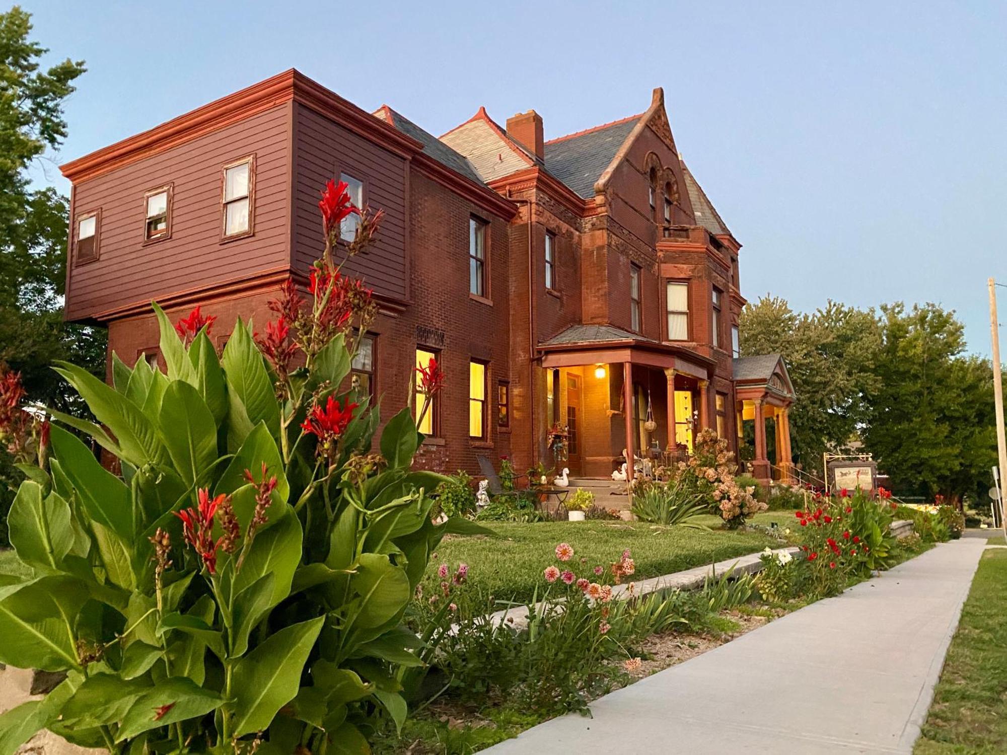 Vineyard Mansion B&B セント・ジョセフ エクステリア 写真